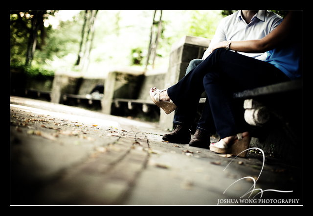 A stylish engagement photo session in the Conservatory Garden in Central Park with New York wedding photographer Josh Wong Photography