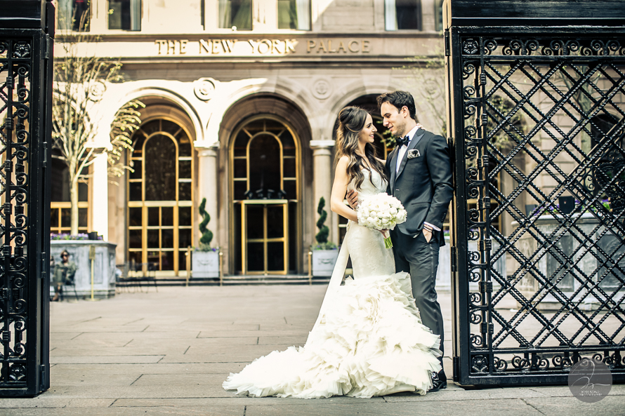 Bride and Groom Wedding photos in the courtyard of the Lotte New York Palace.
