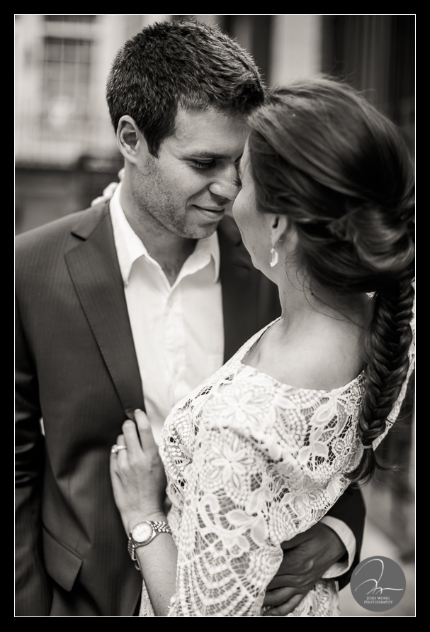 An engagement photoshoot around Stone Street in New York City by top NYC wedding photographer Josh Wong Photography