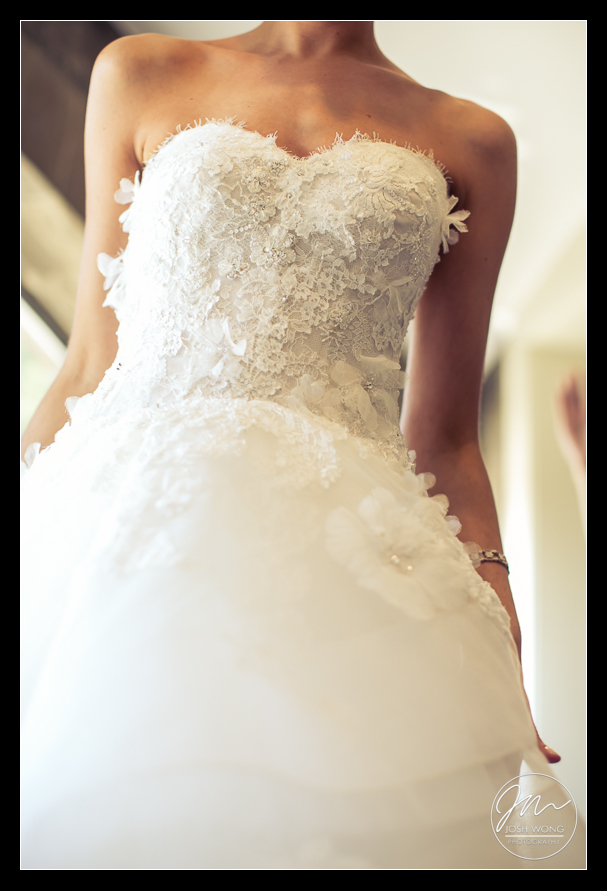 Wedding dress by Monique Lhuillier. Wedding photos by Best Wedding Photographers Josh Wong Photography