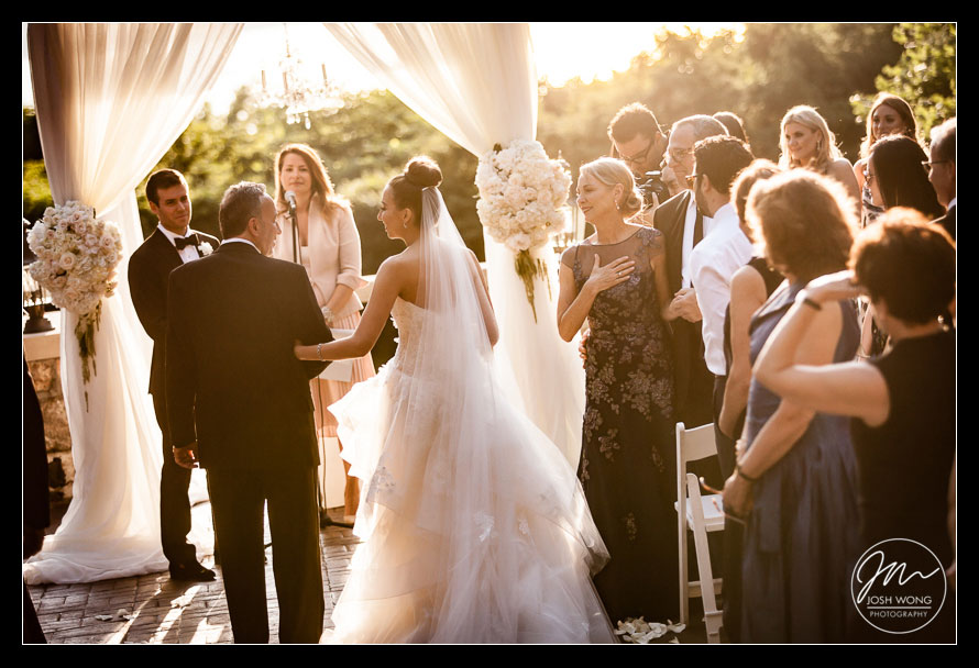 A sunset filled wedding ceremony at Tappan Hill Mansion, Tarrytown NY. Wedding pictures by Top New York Wedding Photographer Josh Wong Photography