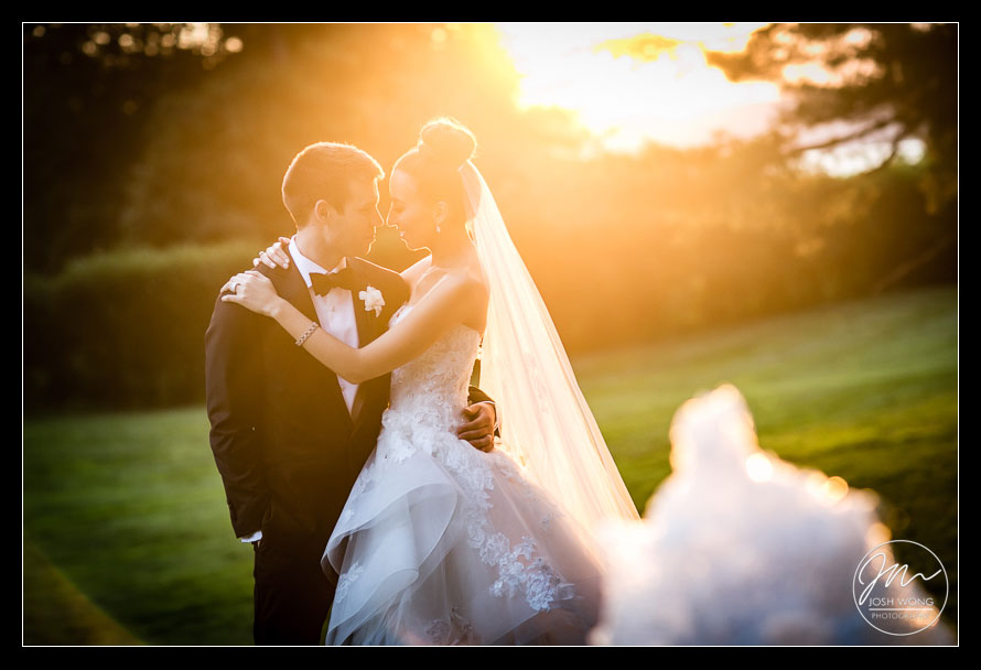 A sunset filled wedding ceremony at Tappan Hill Mansion, Tarrytown NY. Wedding pictures by Top New York Wedding Photographer Josh Wong Photography