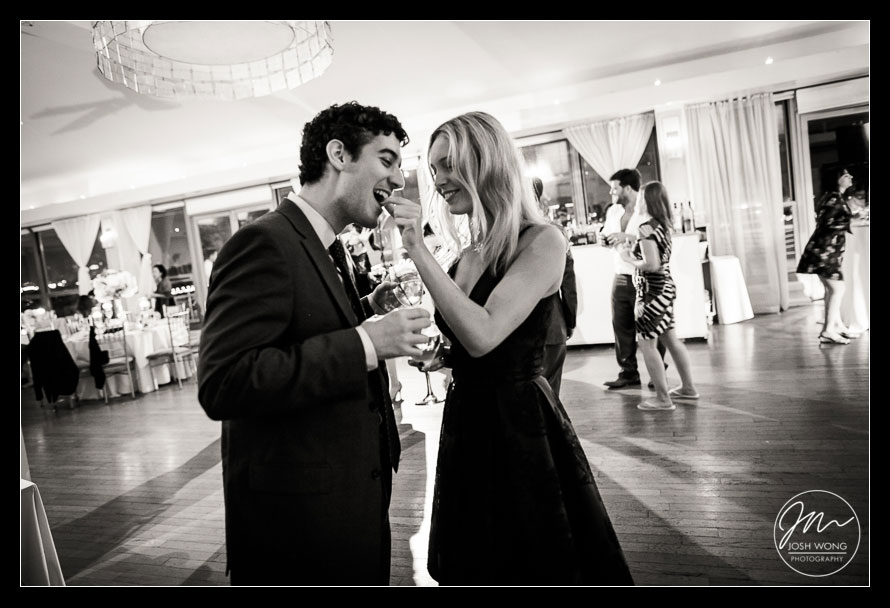 Guest of the wedding couple have a fun moment. Best candid wedding photos by Josh Wong Photography