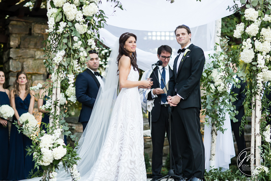 A Le Chateau Wedding in South Salem New York featuring images by one of the best NYC wedding photographers Josh Wong Photography