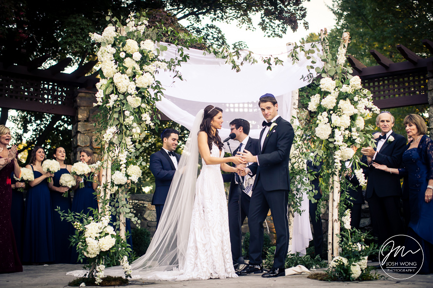 A Le Chateau Wedding in South Salem New York featuring images by one of the best NYC wedding photographers Josh Wong Photography