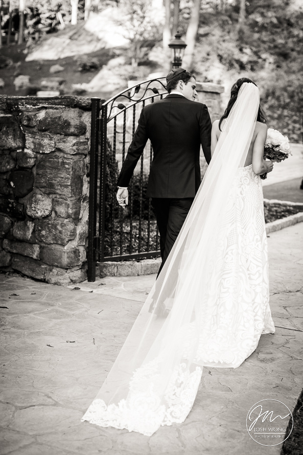 A Le Chateau Wedding in South Salem New York featuring images by one of the best NYC wedding photographers Josh Wong Photography