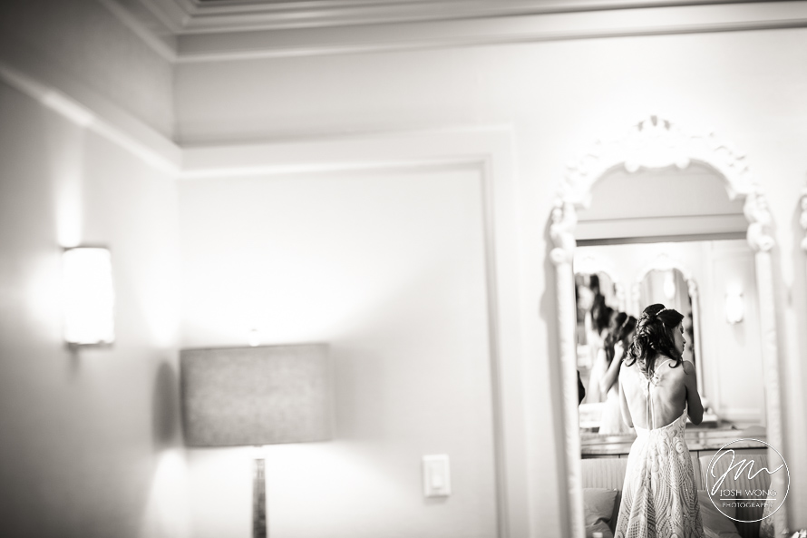 The mirrors in the Le Chateau bridal suite are stunning. pictures by one of the best NYC wedding photographers Josh Wong Photography