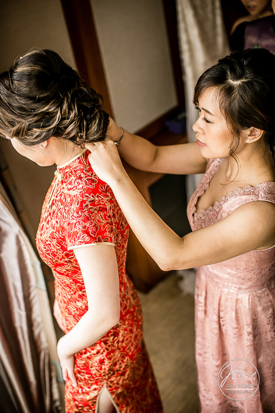 The bride changes into a traditional Chinese long dress ahead of the Tea Ceremony. New York Botanical Garden Wedding Pictures by NYC Wedding Photographer Josh Wong Photography 