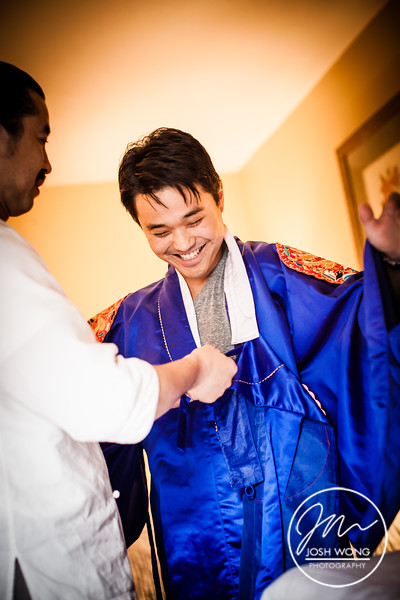 Pae Baek traditional wedding ceremony attire. Wedding pictures by NYC Wedding photographer Josh Wong Photography