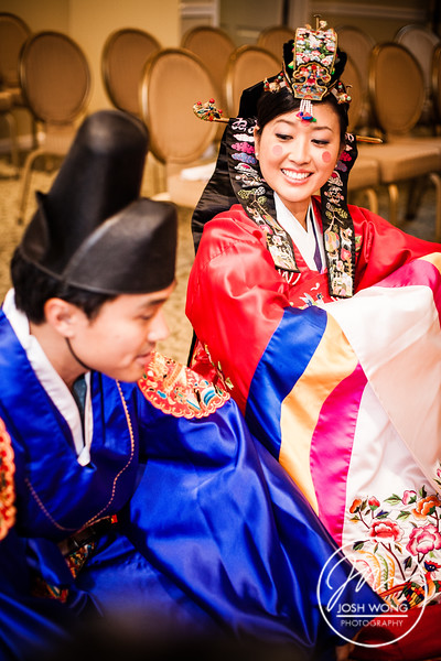Pae Baek traditional wedding ceremony attire. Wedding pictures by NYC Wedding photographer Josh Wong Photography
